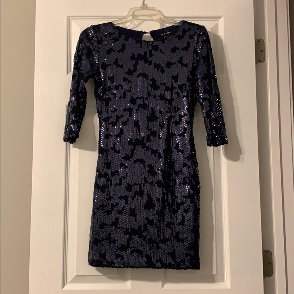 Sequins bodycon mini dress.